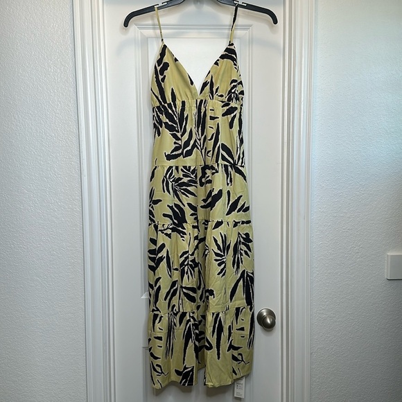 New‎ leaf print v neck maxi tier dress in green/black size Xsmall - Picture 2 of 7